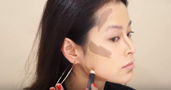 任娜英捏扁鼻子几秒后复原,任娜英鼻子一捏就塌