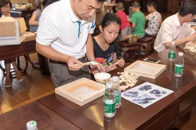 刨花竟然这么美：这是创作，也是一次全神贯注的疗愈。