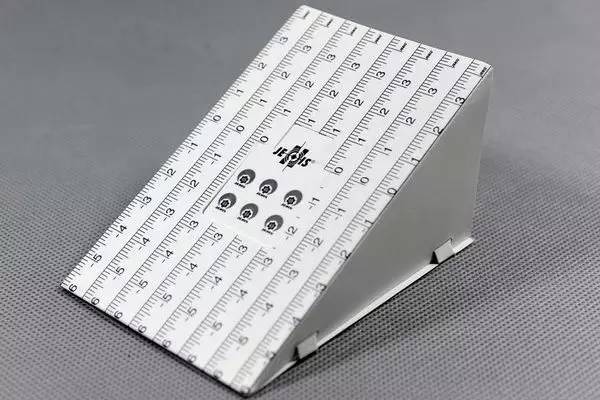 相机对焦后移动跑焦,相机对焦老是偏