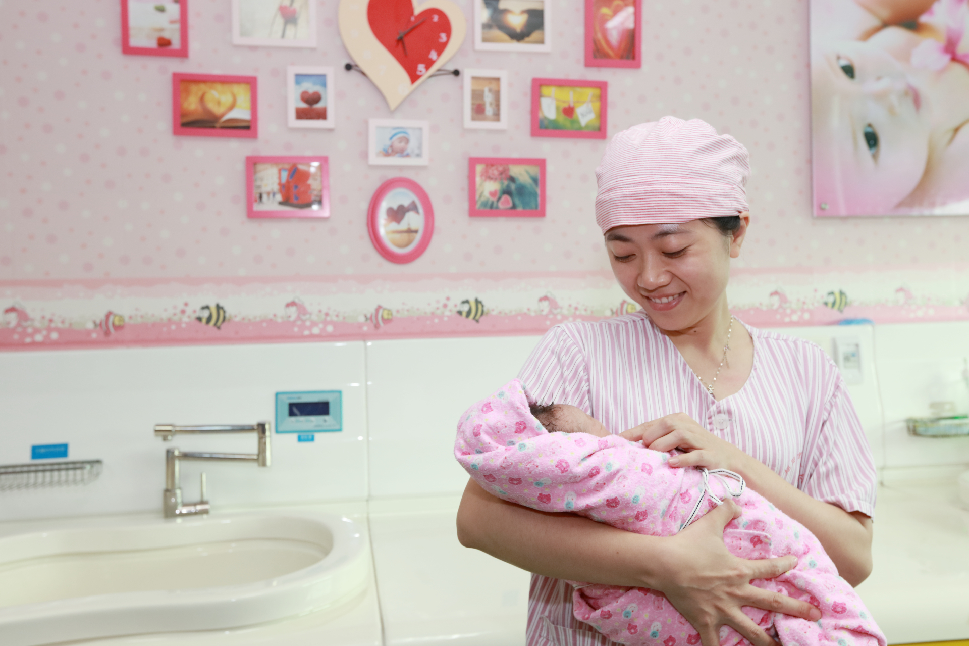 摄影大赛无影灯下的娘子军，无论白天、黑夜，她们与这里结下不解之缘！（作品展示102期）