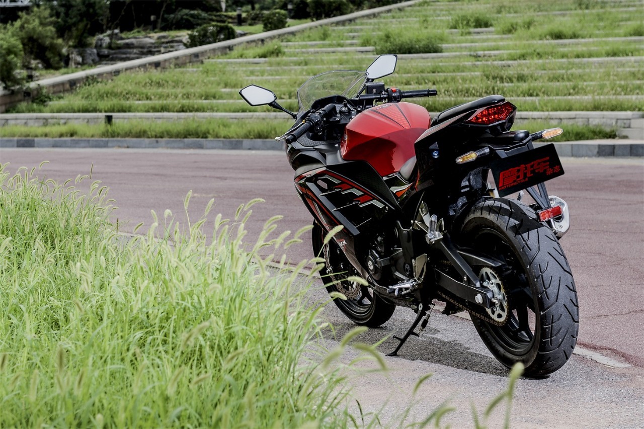 双缸高颜值,国产4缸街车嘉爵