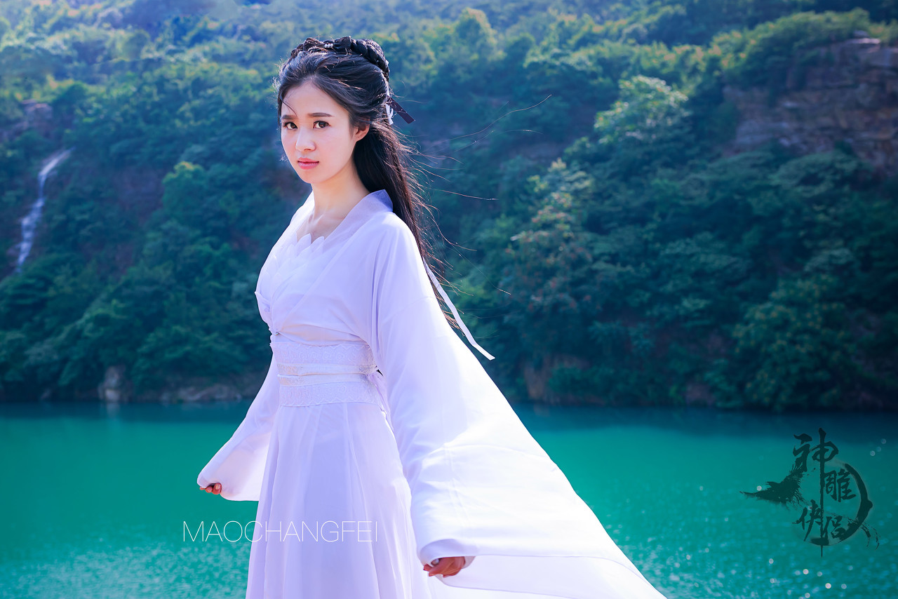 小说：小伙外出历练，走到魔林入口，竟被神秘人拦住去路