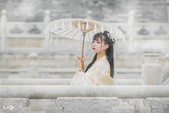 小说：姐姐爱上她的教书先生，她揭穿，隔天先生被辞，姐姐也禁足