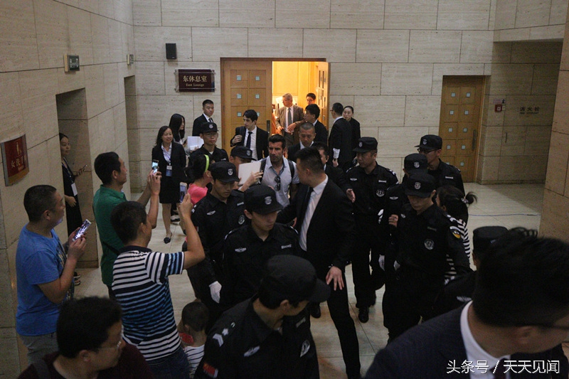 世界足球先生菲戈接受新华社采访,世界足球巨星菲戈