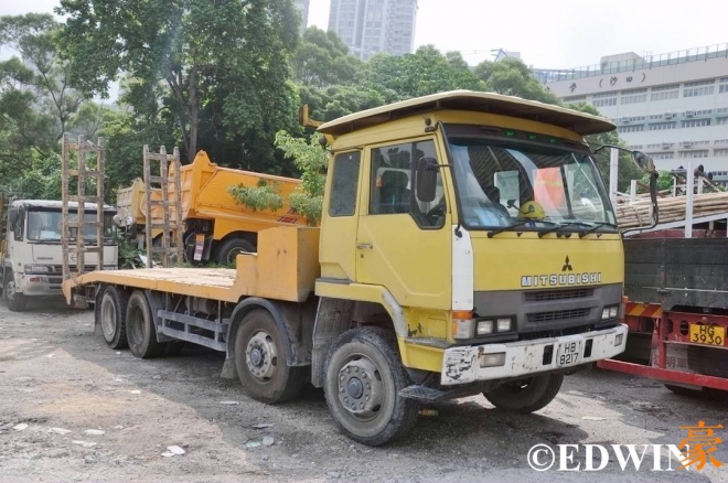 经典的日系卡车这里都有？香港街头某货运停车场实拍