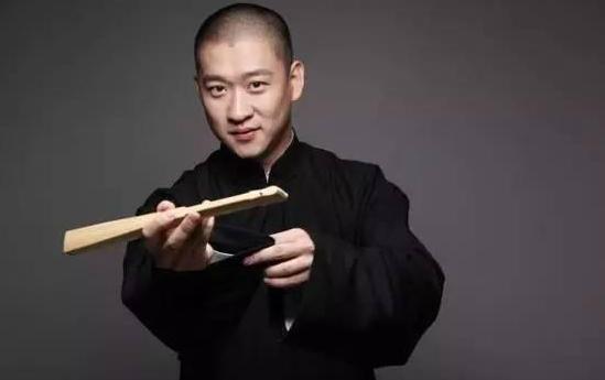 郭德纲曹云金孰是孰非,曹云金郭德纲互撕外界评价