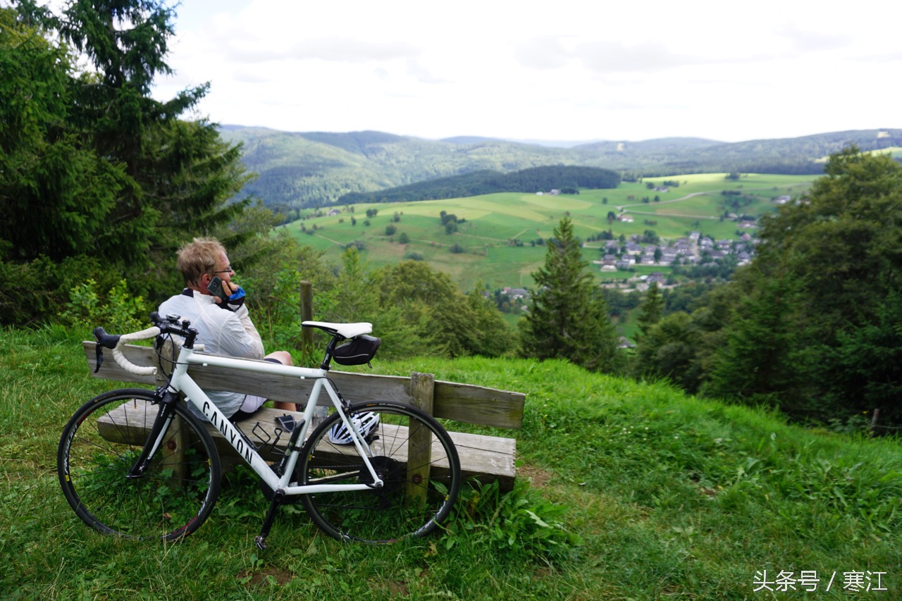 踩到黑森林的泉水，就能娶到弗莱堡的漂亮妞儿！