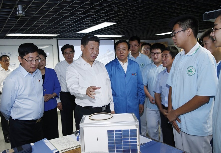 习*平近**回母校！到这里就没有*长首**了，都是学生