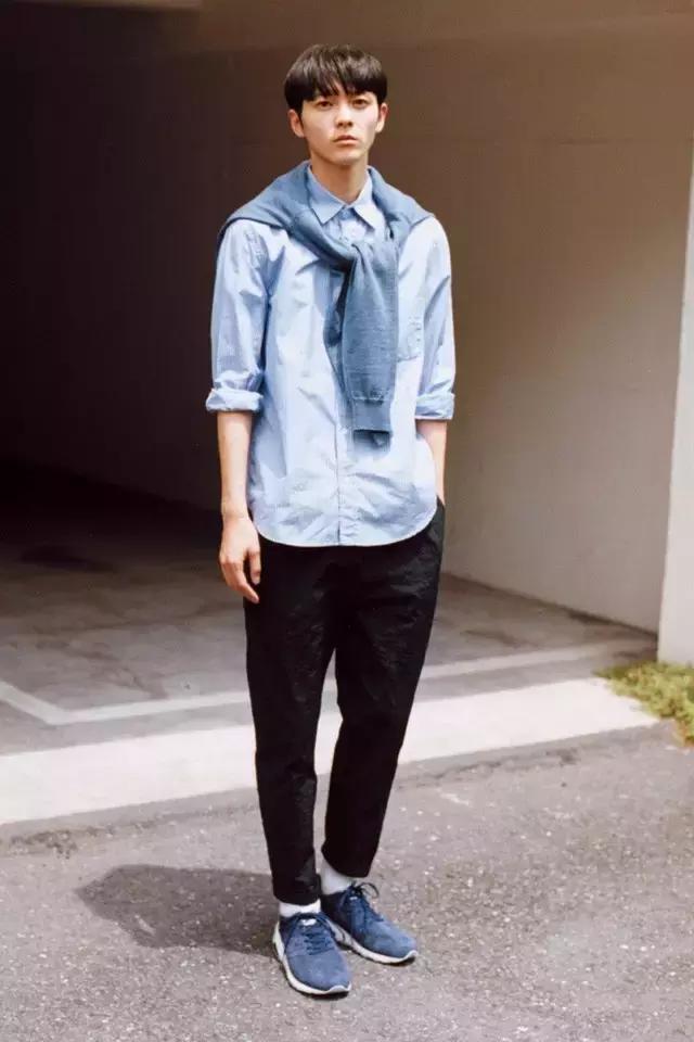 春款休闲鞋怎样搭出时尚感,运动鞋如何穿的知性优雅减龄