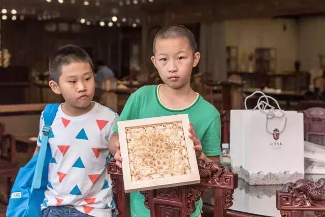 刨花竟然这么美：这是创作，也是一次全神贯注的疗愈。