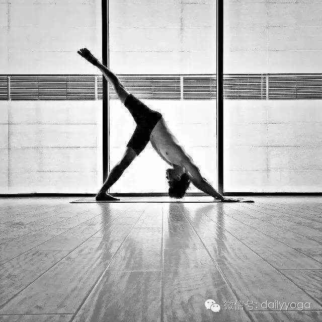 山式是瑜伽最基础体式,基础好看的瑜伽体式