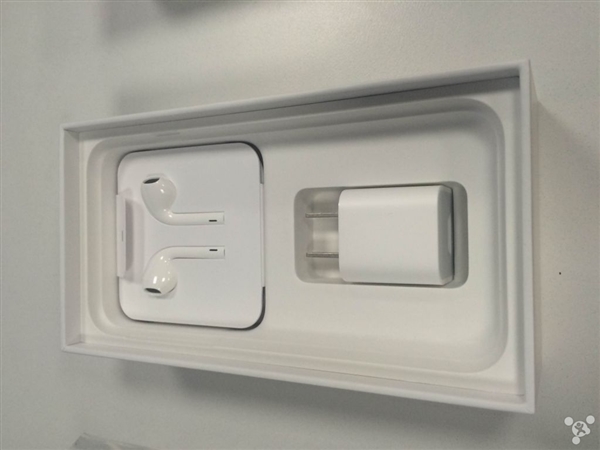 网友晒首批iPhone7开箱：黑色、玫瑰金成主流