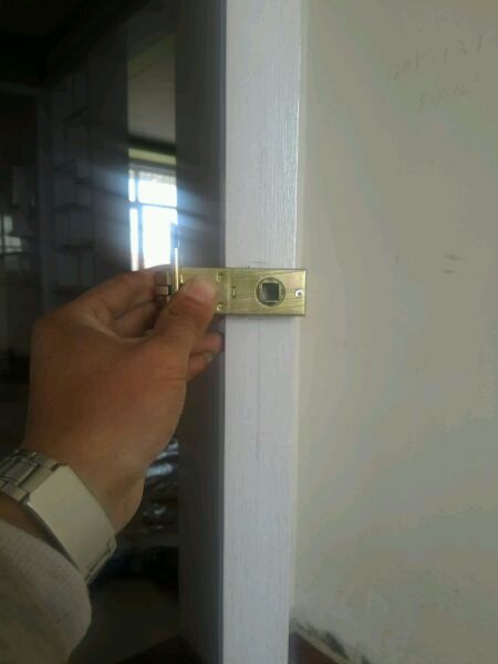 木门安锁开孔,木门安锁视频教程