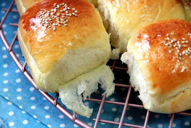 自己在家用烤箱做简单点的面包,初学者用烤箱做小面包