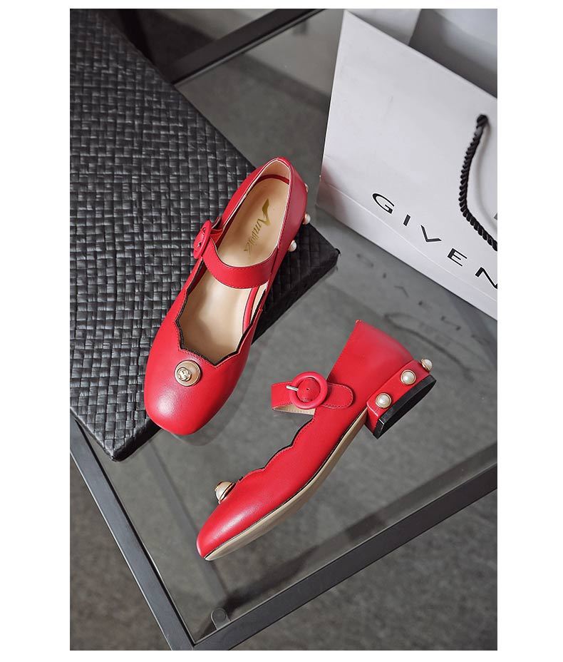 一直都喜欢平底鞋带来的安稳,愿穿平底鞋的日子能够安稳些