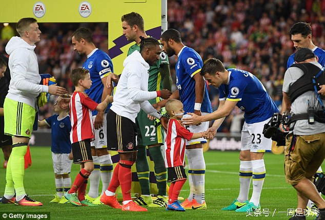 患癌球迷捐款13万,英超白血病小球迷