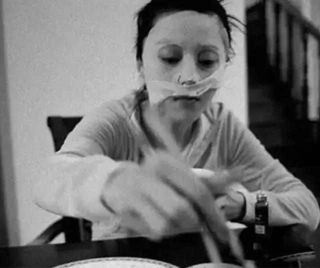 用面膜变漂亮,保鲜膜式面膜小脸