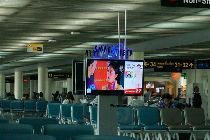 泰国摩托车都能载客！还能放个行李箱，就是价格不公道