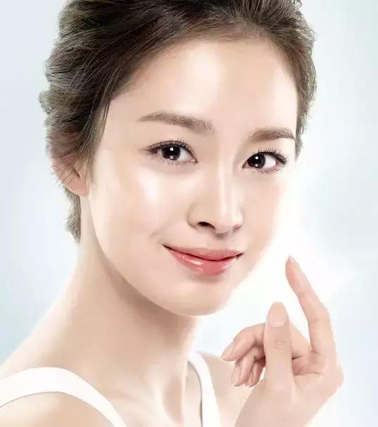 明明才20几岁看着显老,年纪不大看起来显老