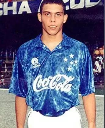 白驹过隙，你还记得那个让自己爱上足球的外星人吗？