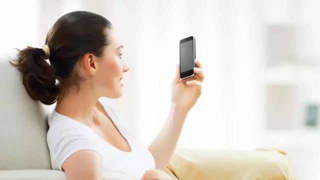 养生头条女神结婚了，然而大家最关心的是她什么时候生？