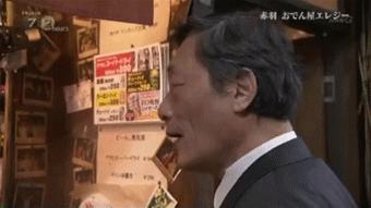 这家在街角开了60年的小摊，只卖一种料理，连个座位都没有，却把大家都暖哭了