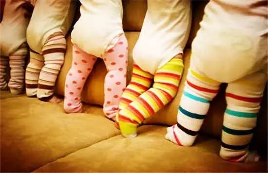 过早的让宝宝学站立的危害,过早学习对孩子有危害吗