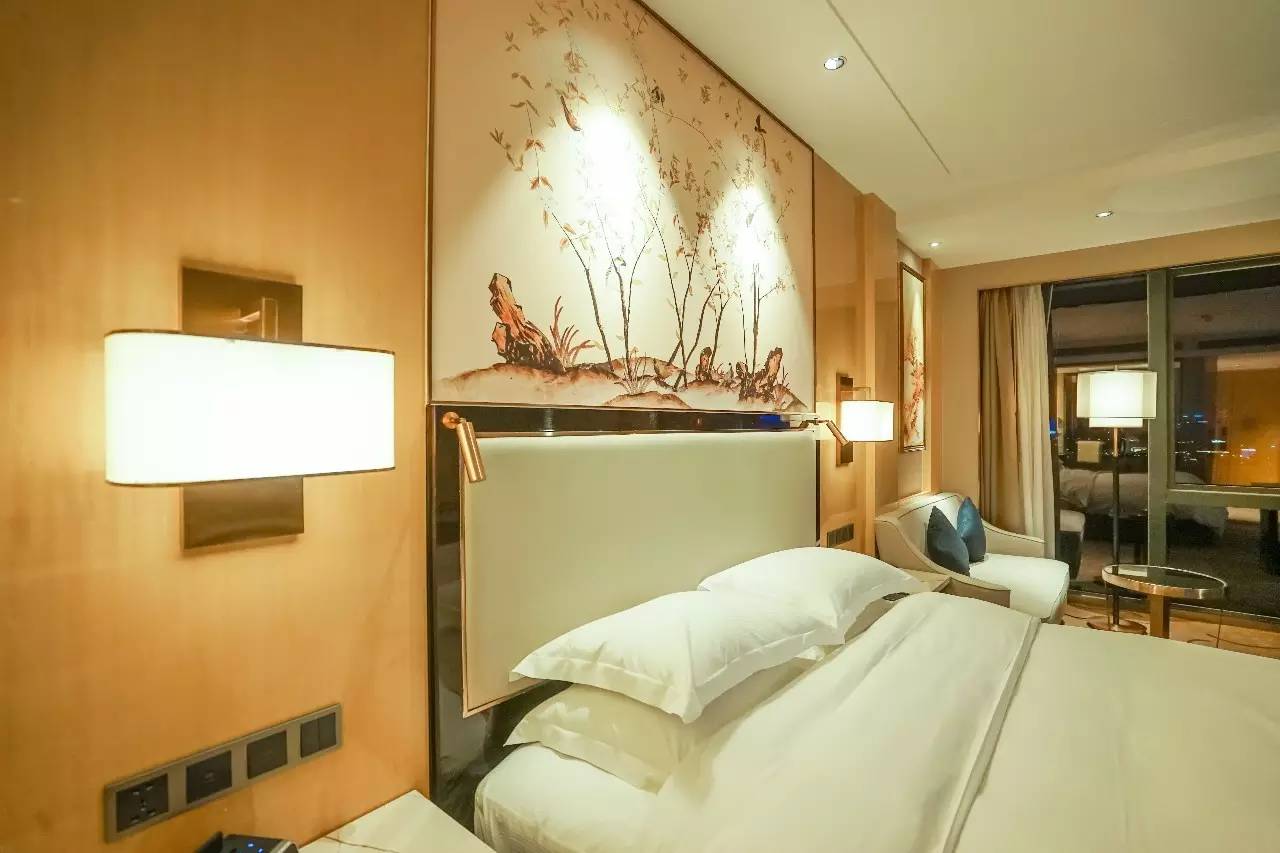 武汉世茂希尔顿酒店怎么去,武汉世茂希尔顿酒店攻略