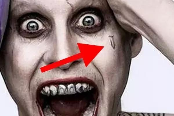 这个痞气满满的小丑，是人群中最扎眼的那个