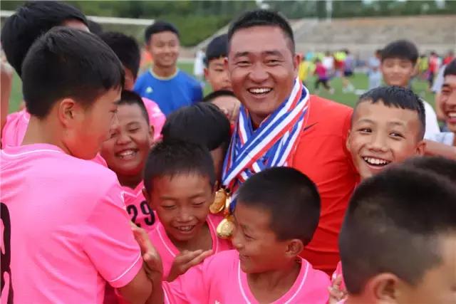 绿茵场上的追梦人——他让我们看到中国足球的希望