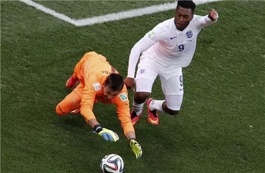 实况足球里的进攻意识有什么用,业余足球整体进攻与防守