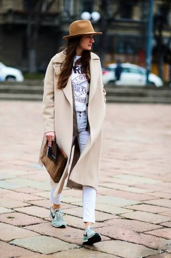 卫衣穿搭加校服,卫衣的最佳搭配方法