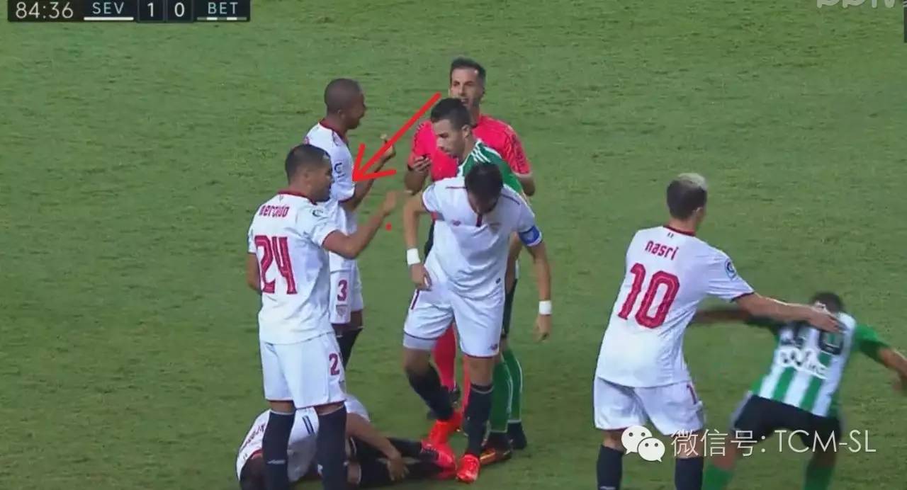 主裁判怎么和球员沟通,球员冲突裁判为什么不会阻止