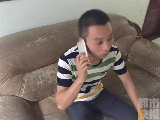 父母接到孩子出车祸电话,接到电话说孩子受伤了