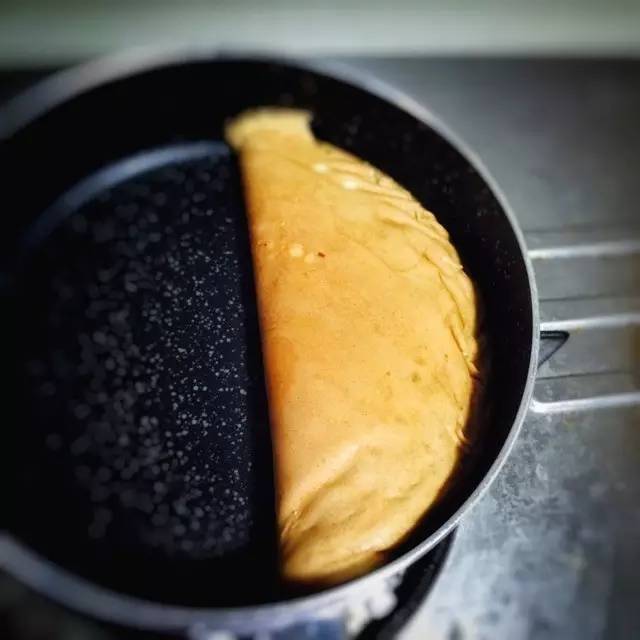 现在网上很火的蛋烘糕怎么做,自制蛋烘糕的超简单做法