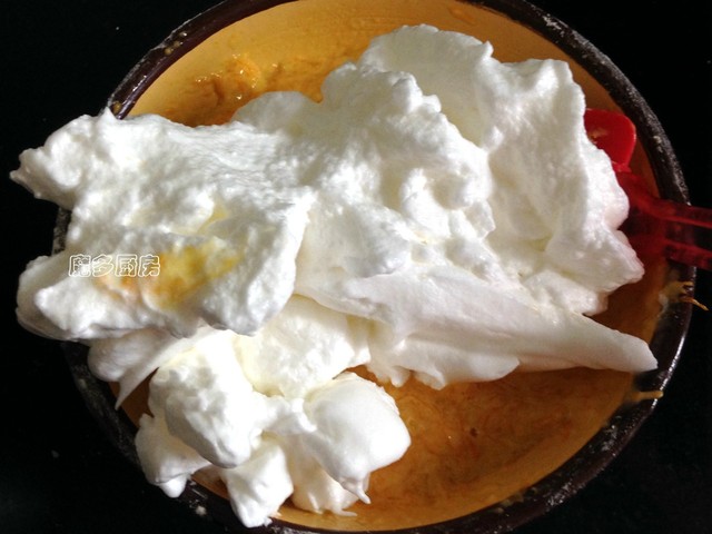 这个蛋糕不用油,选用健康食材,营养丰富老少皆宜,外面买不到的