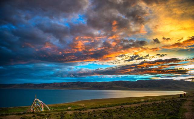 不需要知道你离世的理由，只愿你在天堂能重展笑容！