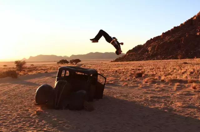 他们在用生命飞檐走壁？揭秘成都跑酷族！