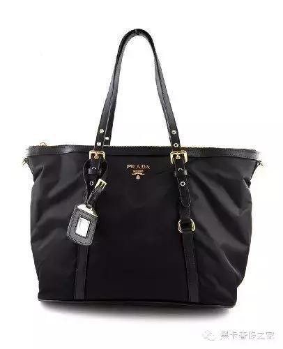 女生手中包包值多少钱看看反应就知道了