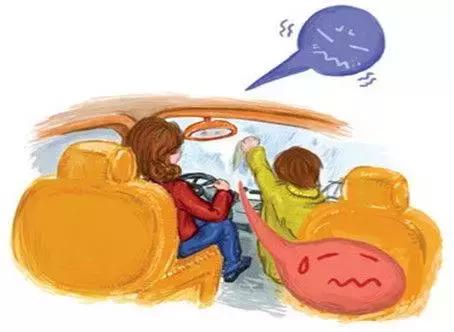 挡风玻璃起雾开冷空调还是热风好,挡风玻璃除雾有雾气