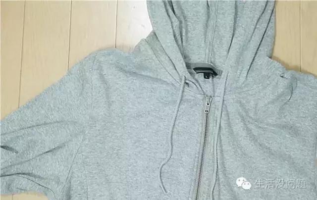 衣服绳子抽出来了怎么穿回去,衣服的松紧绳怎么穿进去的