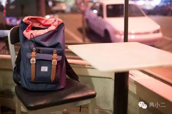 时髦双肩包大容量单肩双肩两用,轻便可爱双肩包