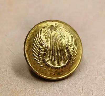 老房子里收藏有100万颗纽及巧手妈妈家族三代人缝缝补补的故事