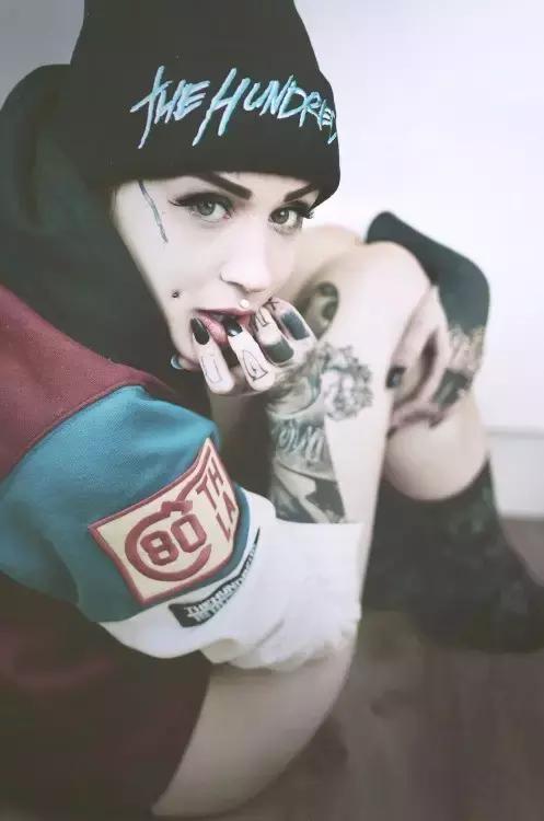 这些潮牌你认识吗街头采访,美国流行十大潮牌