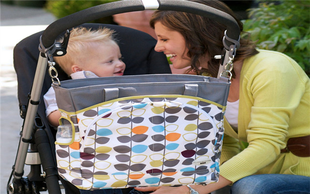 带娃出门必备双肩包,带娃出门包包