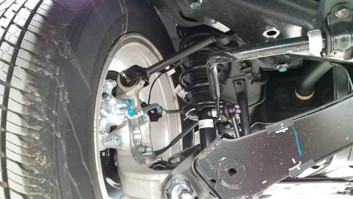 本田crv2016经典款详细配置图表,16年本田crv2.0两驱还值得买吗