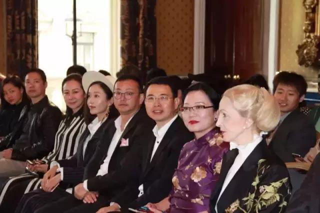 她用15年时间请了3000多个绣娘，让世界看见中国手工之美