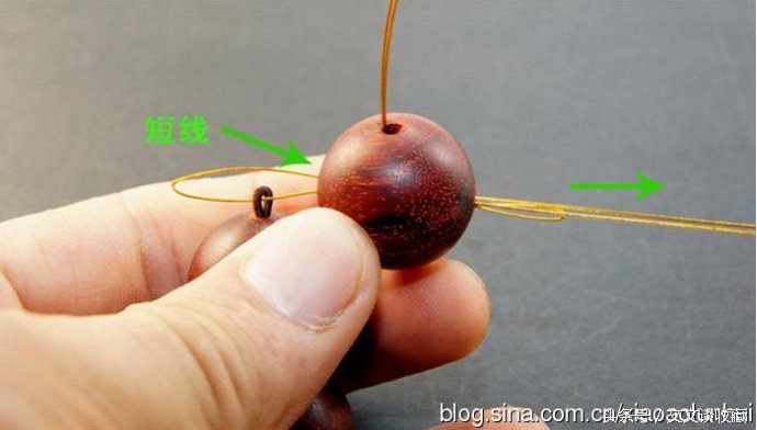单股弹力绳手串收尾打结图解,穿手串的方法视频教程