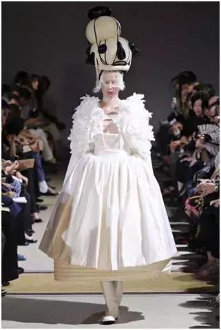 解构主义设计师川久保玲,川久保玲解构主义