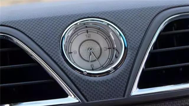 五菱宏光s1怎么样专家点评,五菱宏光s1是什么标志